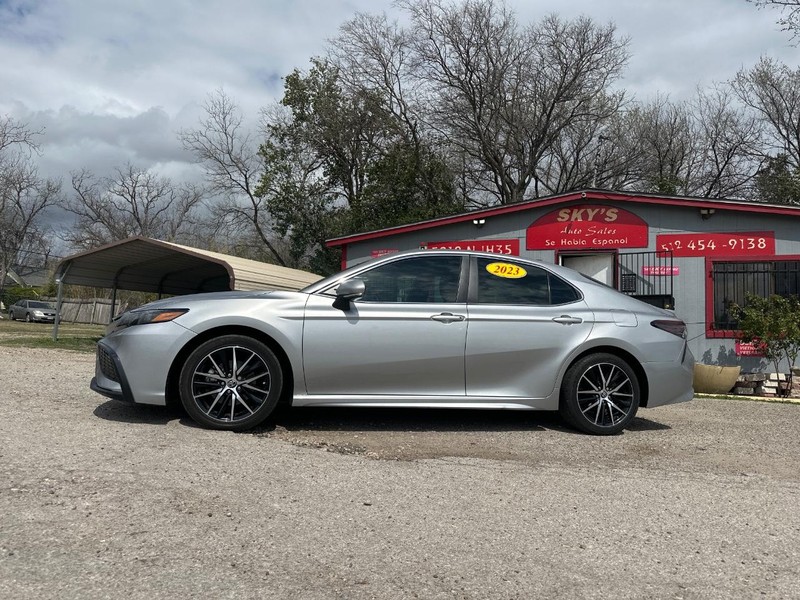 Toyota Camry Vehicle Image 02