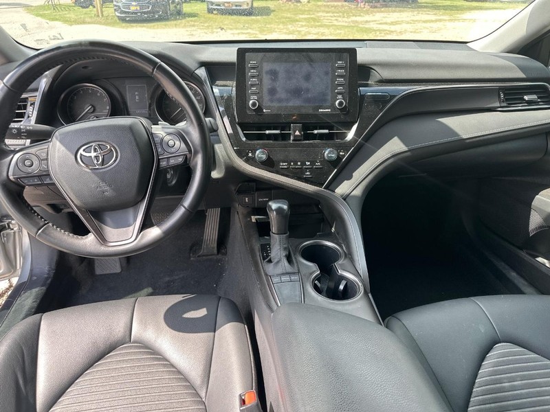 Toyota Camry Vehicle Image 09