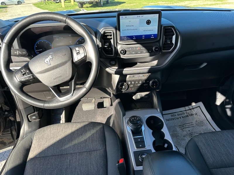 Ford Bronco Sport Vehicle Full-screen Gallery Image 09