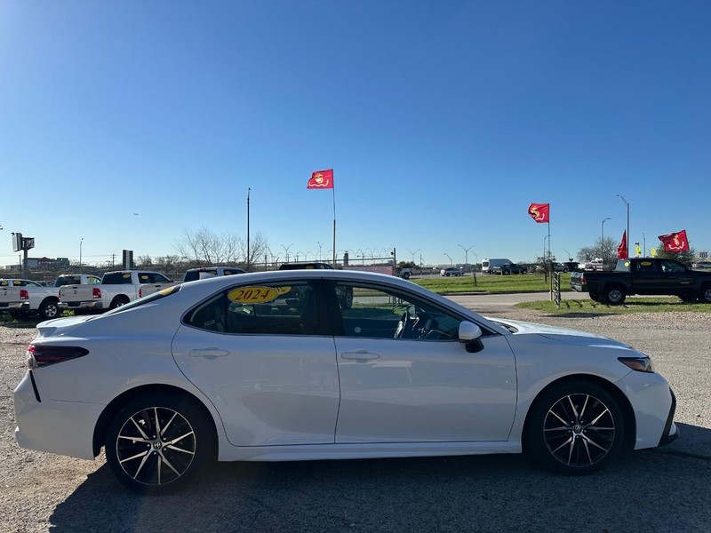 Toyota Camry Vehicle Image 03