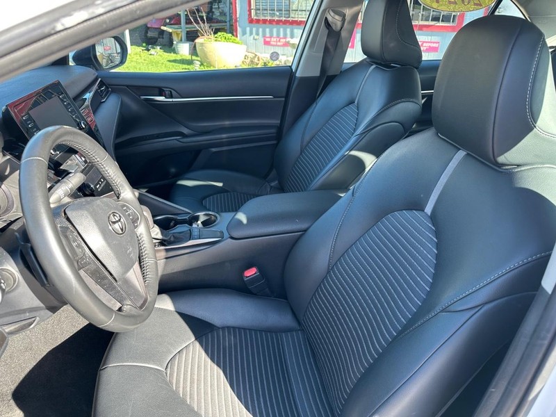 Toyota Camry Vehicle Image 09