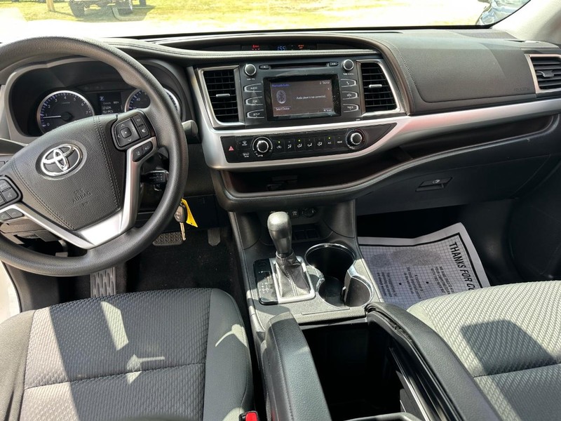 Toyota Highlander Vehicle Image 10