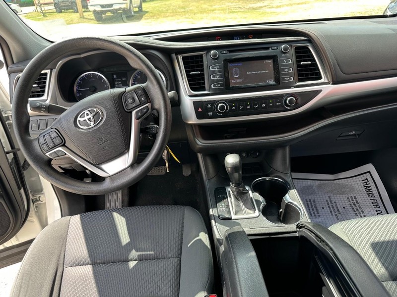 Toyota Highlander Vehicle Image 11