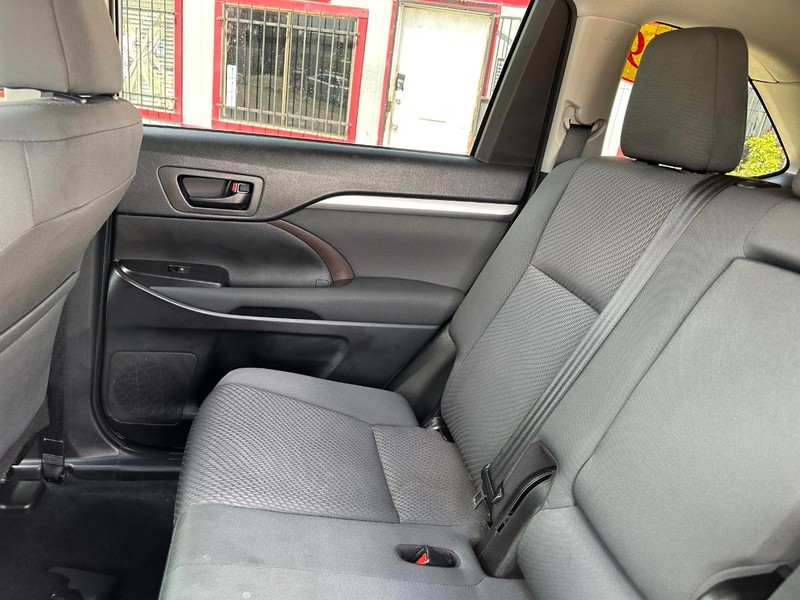 Toyota Highlander Vehicle Image 12