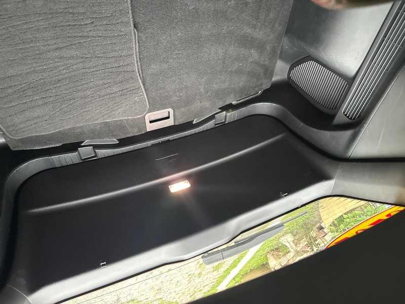 Ford Escape Vehicle Full-screen Gallery Image 11