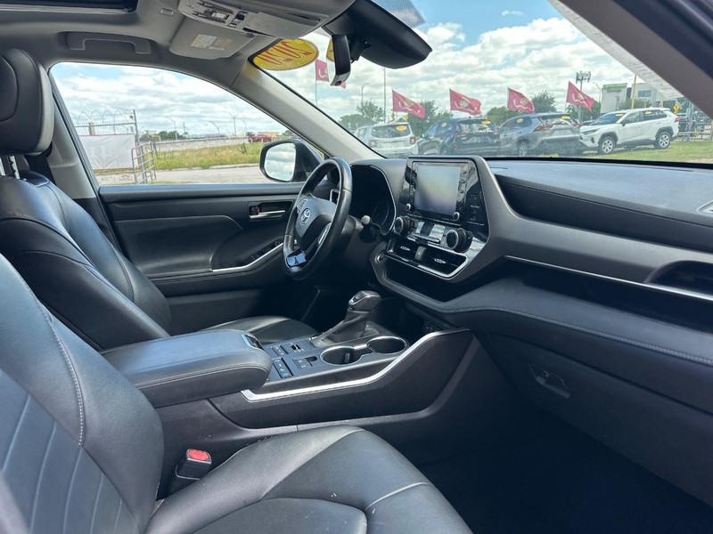 Toyota Highlander Vehicle Image 06