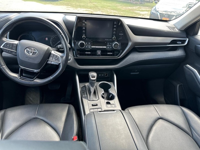 Toyota Highlander Vehicle Image 11