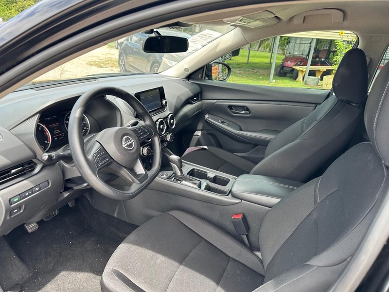 Nissan Sentra Vehicle Image 07
