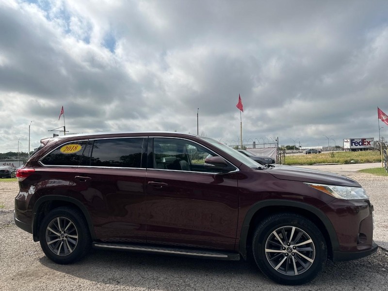 Toyota Highlander Vehicle Image 03