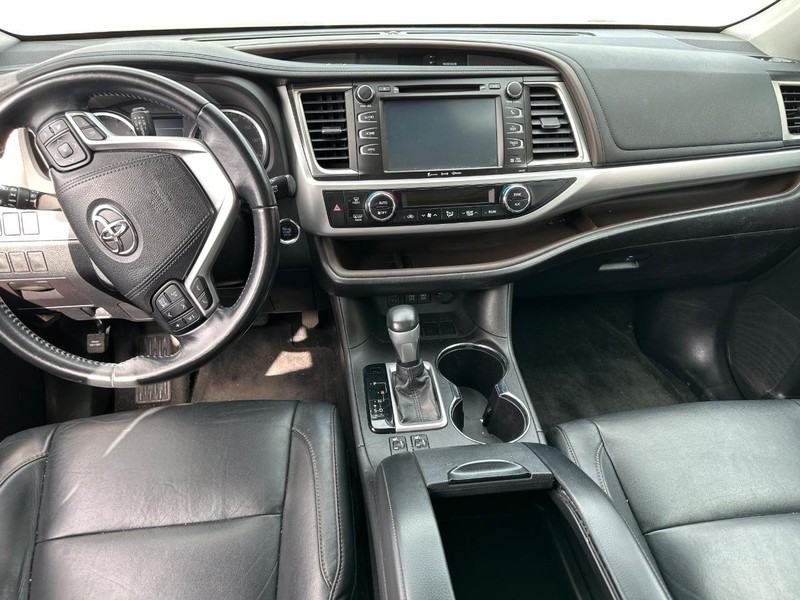 Toyota Highlander Vehicle Image 10