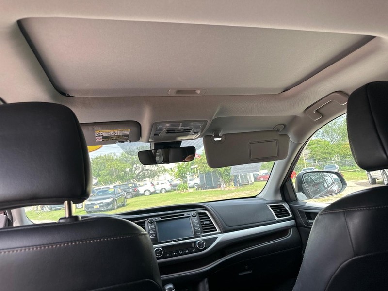 Toyota Highlander Vehicle Image 11