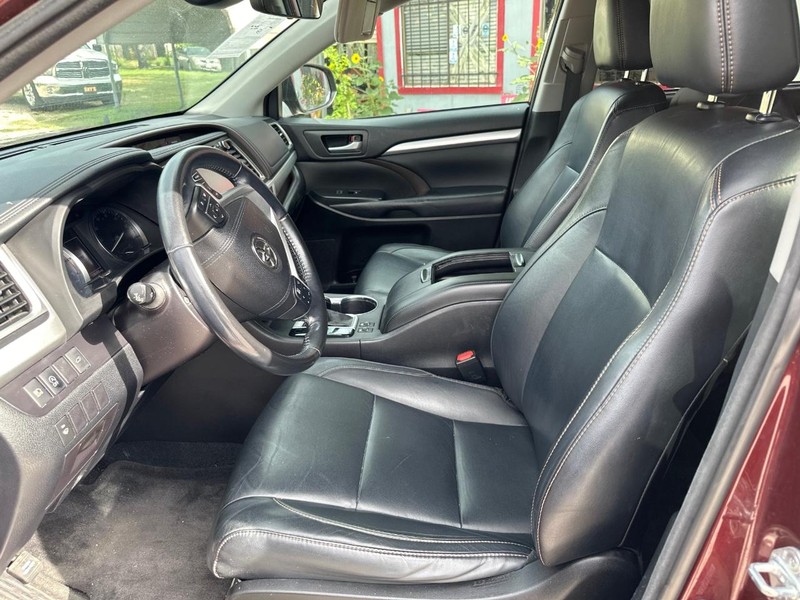 Toyota Highlander Vehicle Image 12