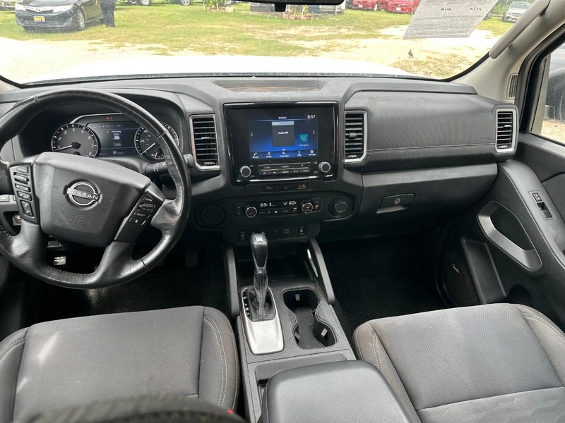 Nissan Frontier Vehicle Image 09