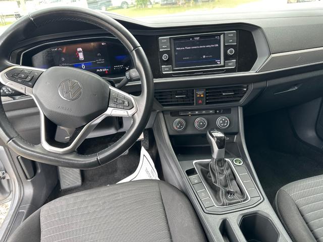 Volkswagen Jetta Vehicle Image 09