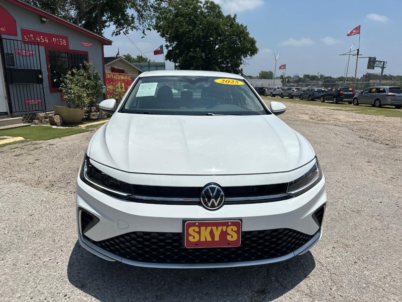 Volkswagen Jetta Vehicle Full-screen Gallery Image 07