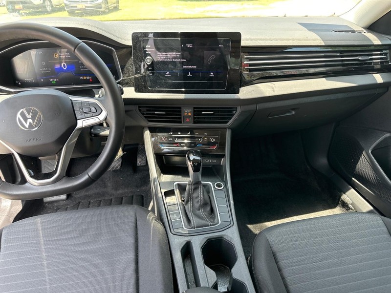 Volkswagen Jetta Vehicle Full-screen Gallery Image 10