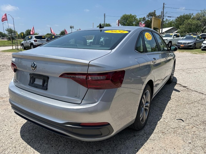 Volkswagen Jetta Vehicle Full-screen Gallery Image 04