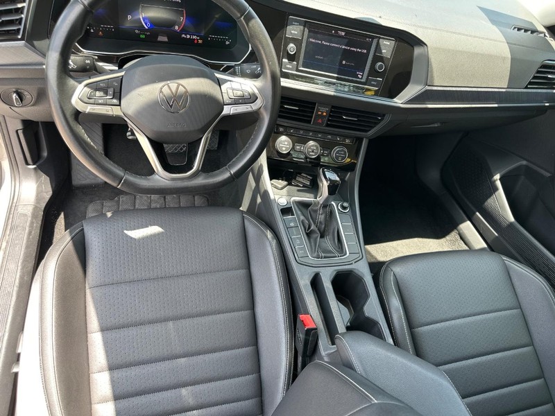 Volkswagen Jetta Vehicle Full-screen Gallery Image 10