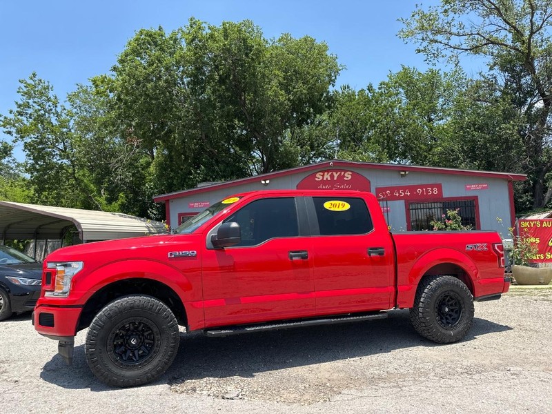 Ford F-150 Vehicle Full-screen Gallery Image 02