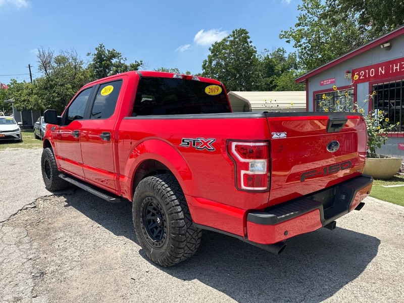Ford F-150 Vehicle Full-screen Gallery Image 03