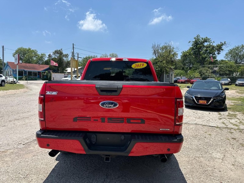 Ford F-150 Vehicle Full-screen Gallery Image 04