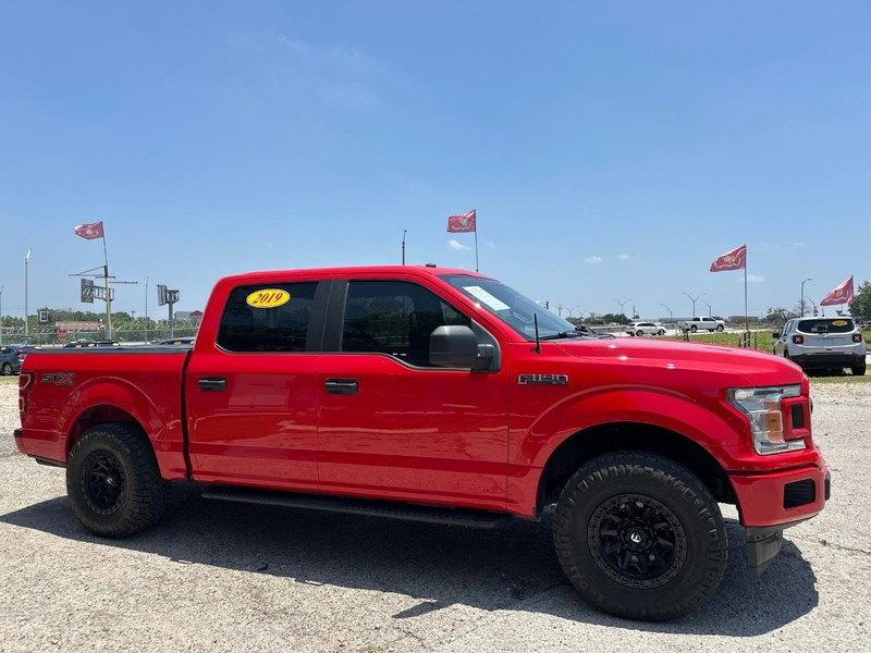 Ford F-150 Vehicle Full-screen Gallery Image 06