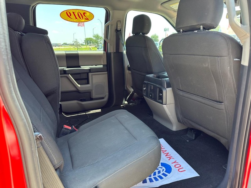 Ford F-150 Vehicle Full-screen Gallery Image 09