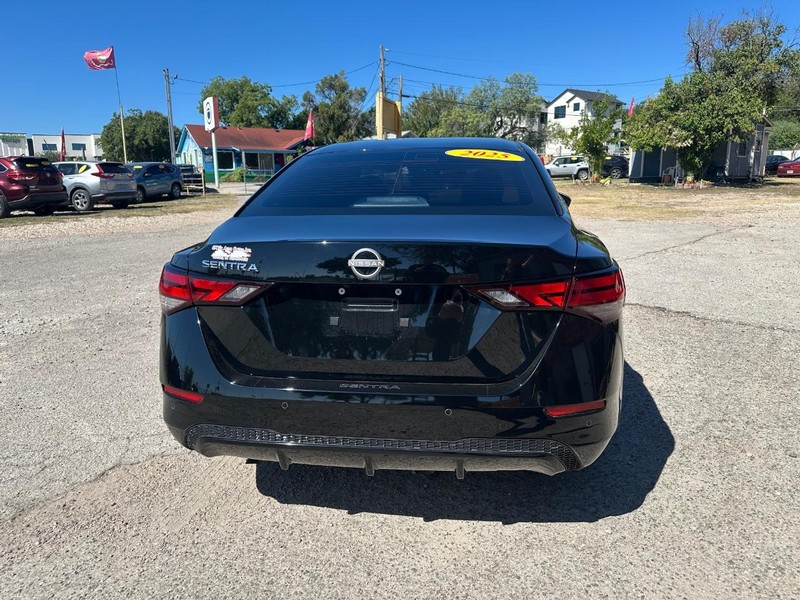 Nissan Sentra Vehicle Image 03
