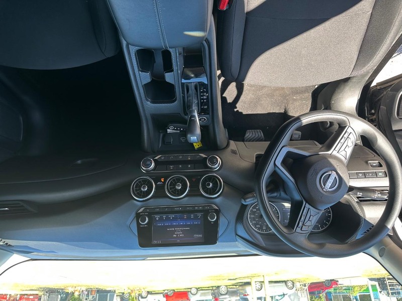 Nissan Sentra Vehicle Image 09