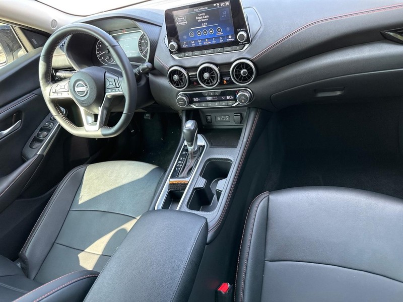 Nissan Sentra Vehicle Full-screen Gallery Image 08