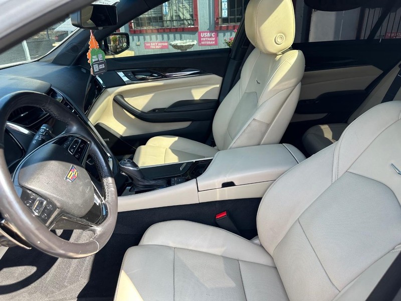 Cadillac CTS Sedan Vehicle Image 08