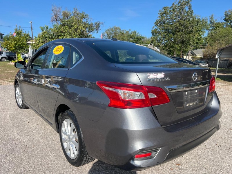 Nissan Sentra Vehicle Image 04