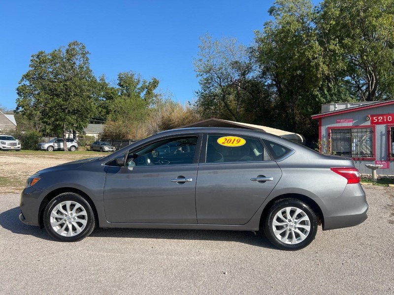 Nissan Sentra Vehicle Image 05