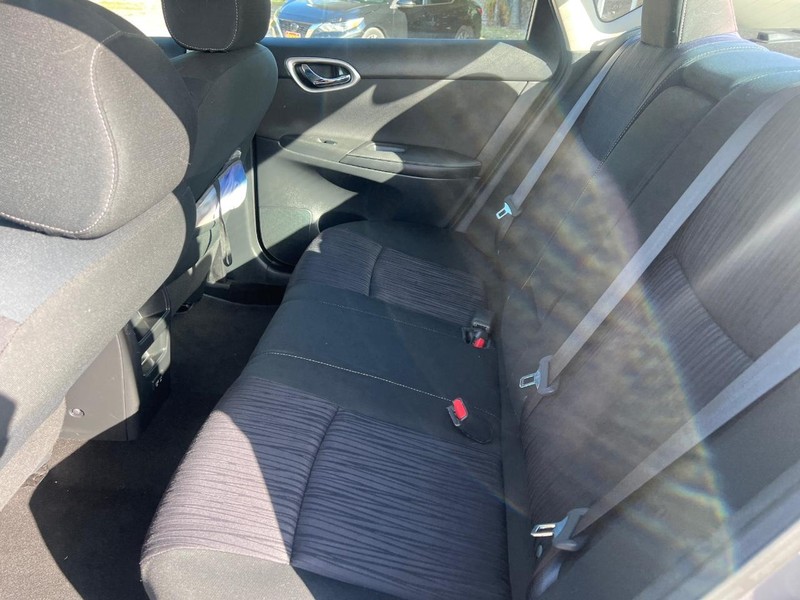 Nissan Sentra Vehicle Image 06