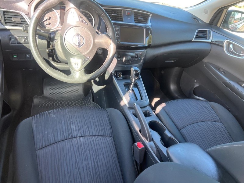 Nissan Sentra Vehicle Image 07