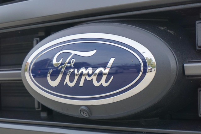 2023 Ford F-150 4WD Lariat SuperCrew image 11