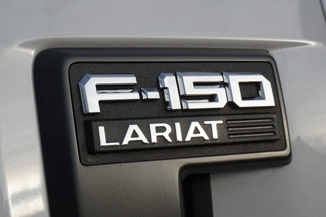 2023 Ford F-150 4WD Lariat SuperCrew image 12