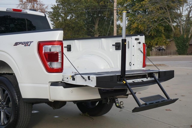 2023 Ford F-150 4WD Lariat SuperCrew image 26