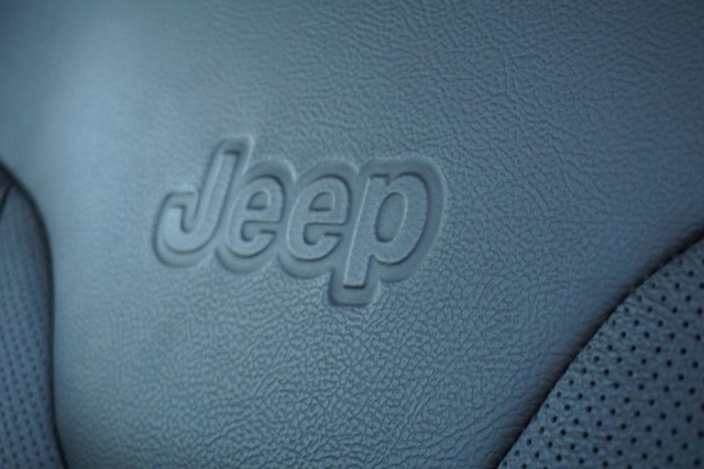 2022 Jeep Compass 4WD Limited image 32