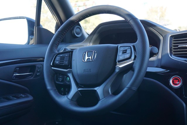 2024 Honda Ridgeline Black Edition image 26