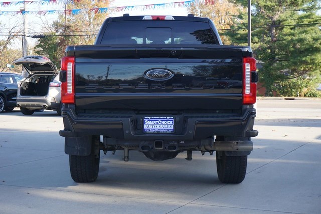 2023 Ford Super Duty F-250 SRW 4WD Lariat Crew Cab image 04