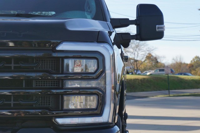 2023 Ford Super Duty F-250 SRW 4WD Lariat Crew Cab image 10