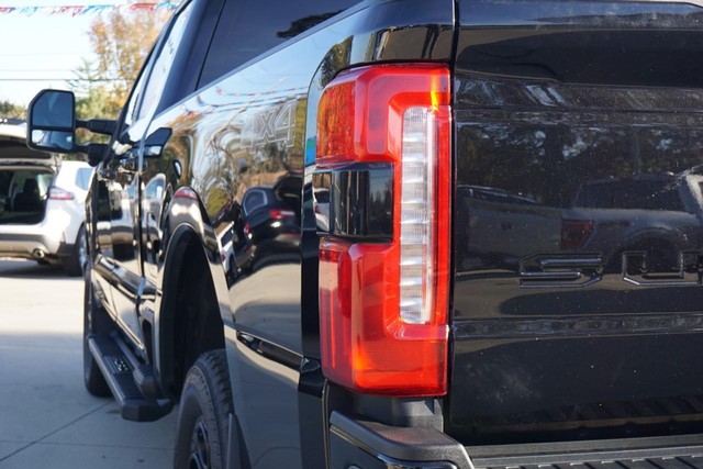 2023 Ford Super Duty F-250 SRW 4WD Lariat Crew Cab image 22