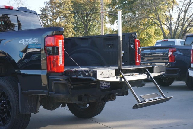 2023 Ford Super Duty F-250 SRW 4WD Lariat Crew Cab image 29