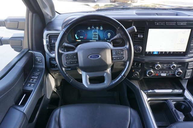 2023 Ford Super Duty F-250 SRW 4WD Lariat Crew Cab image 33