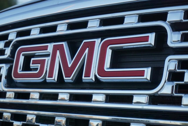 2019 GMC Acadia Denali AWD image 11