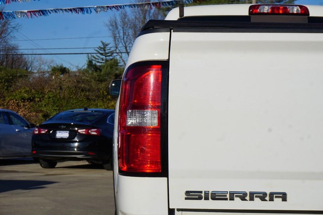 2018 GMC Sierra 1500 4WD SLE Crew Cab image 17