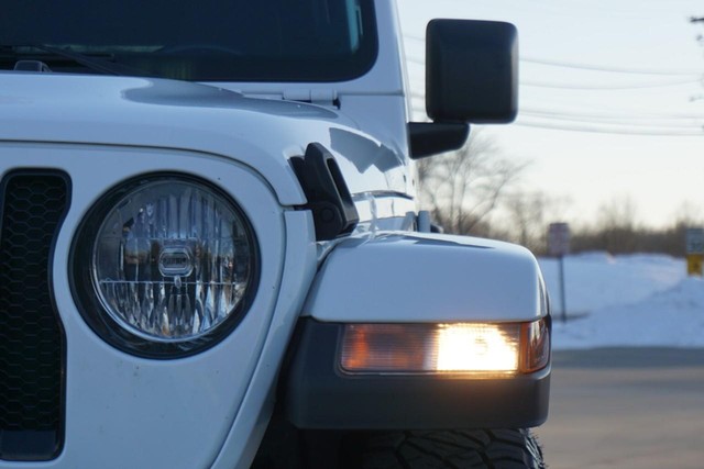 2021 Jeep Wrangler Sahara Altitude 4X4 image 11