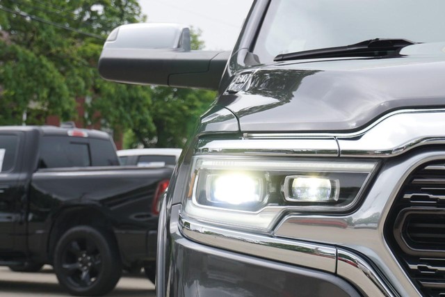 2019 Ram 1500 4WD Limited Crew Cab image 09