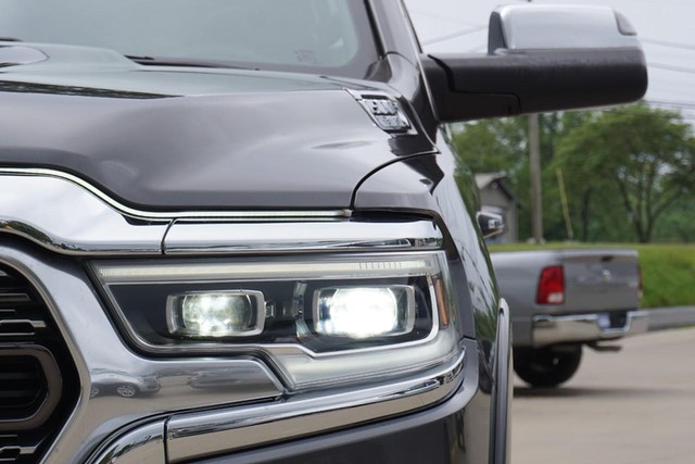 2019 Ram 1500 4WD Limited Crew Cab image 10